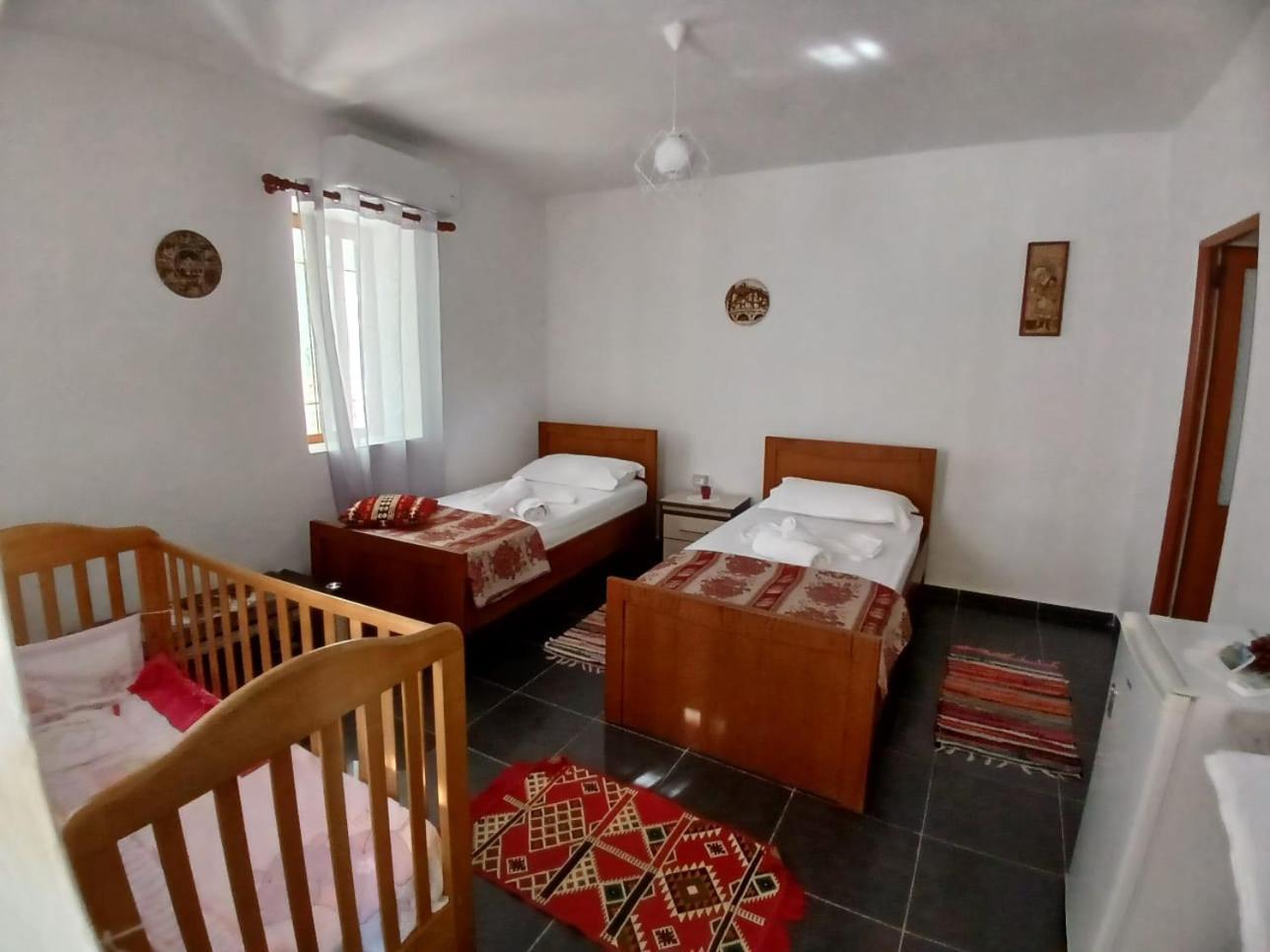 Guest House Noah&Kristel Berat Exterior foto